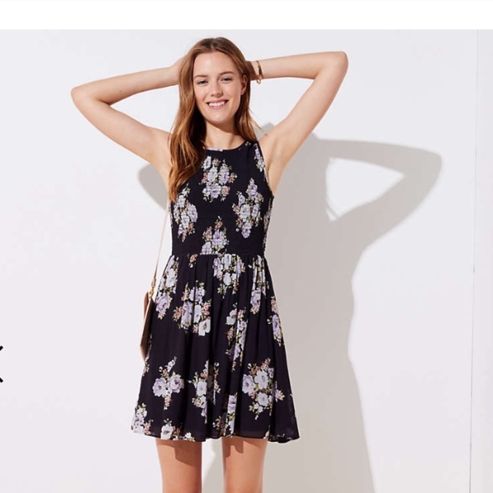 Loft BOUQUET SMOCKED FLARE DRESS size 2